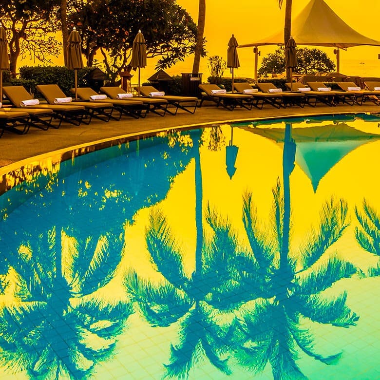 Hotel-WordPress-Theme-Column-Background-image-5